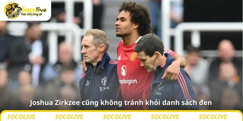 Joshua Zirkzee cũng không tránh khỏi danh sách đen